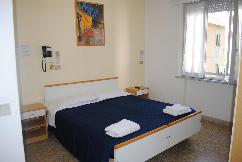 Hotel Pigalle Rimini Exterior foto