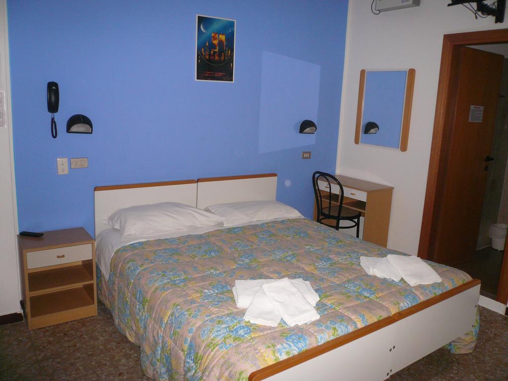 Hotel Pigalle Rimini Exterior foto