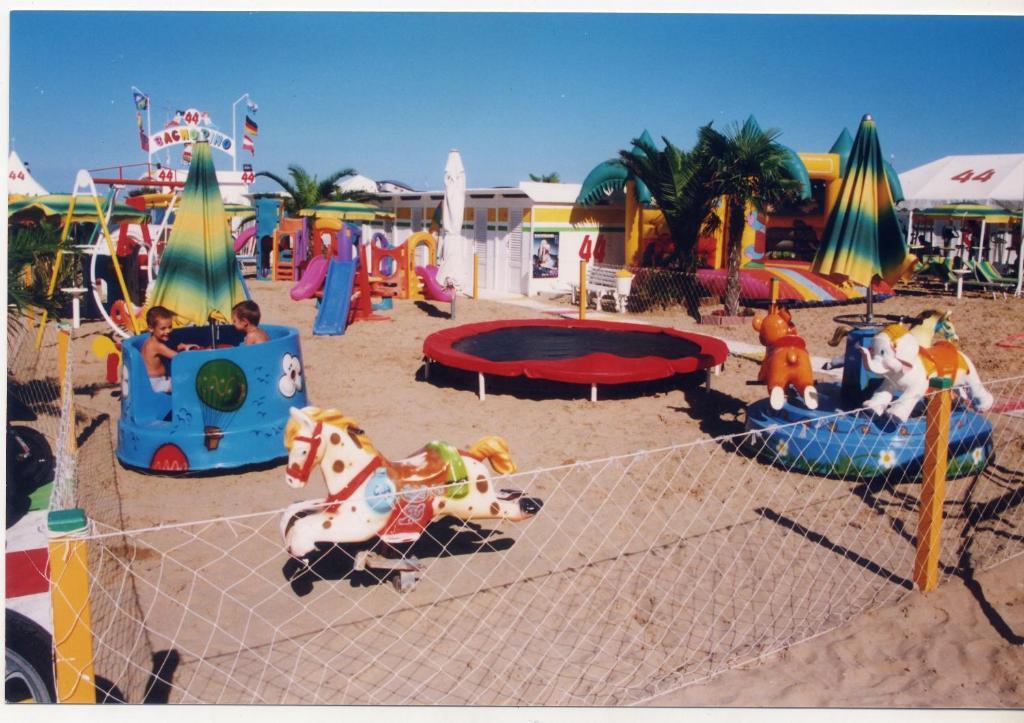 Hotel Pigalle Rimini Exterior foto