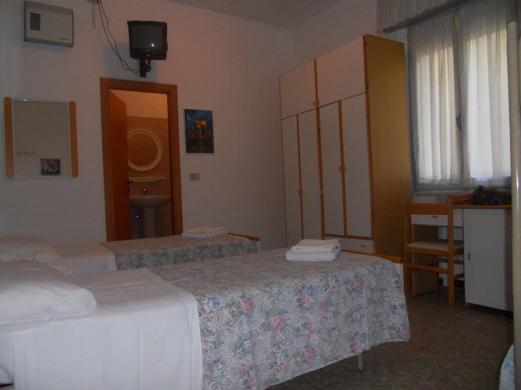 Hotel Pigalle Rimini Exterior foto