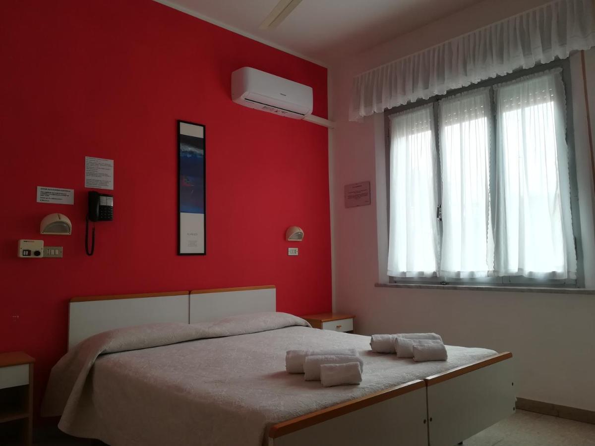 Hotel Pigalle Rimini Exterior foto
